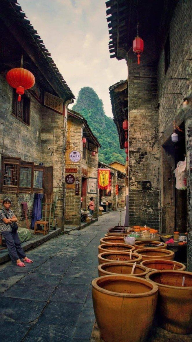 精心“梳妆” 西安浐灞国际港提前进入“春节模式”